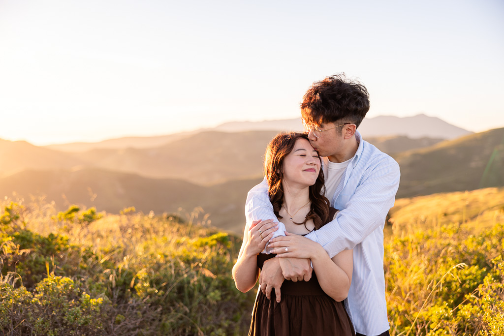 engagement photo cute pose kissing on forehead