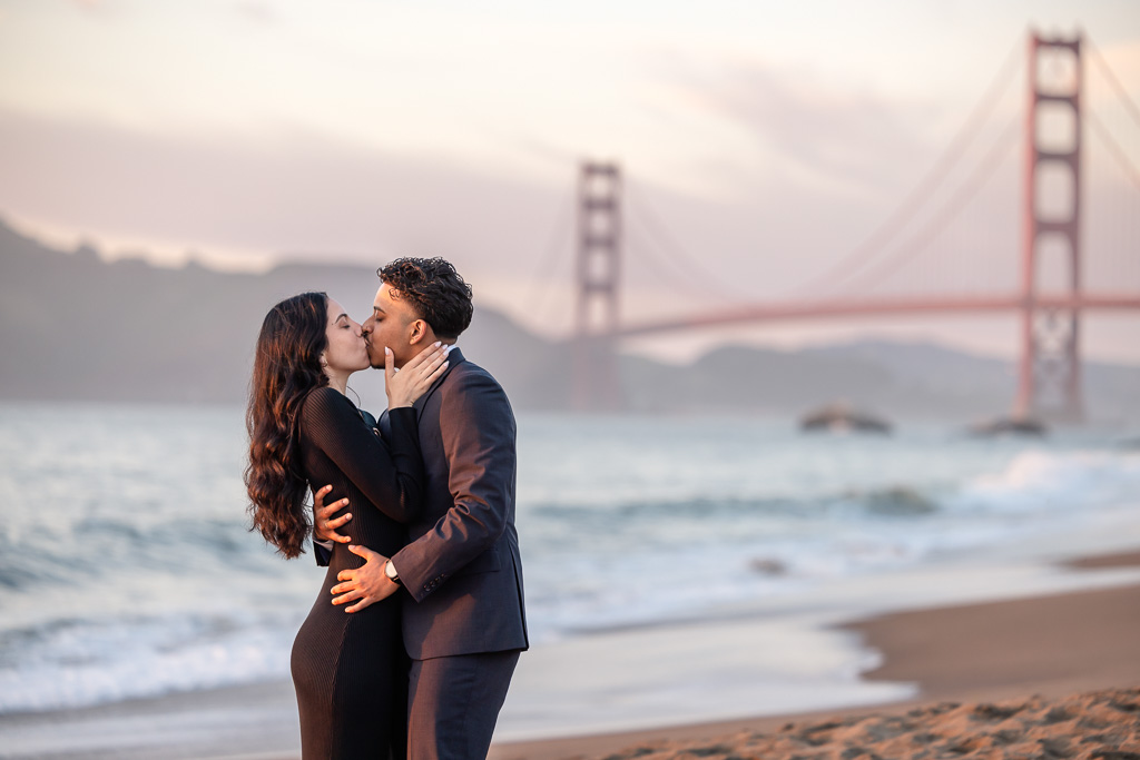 couple kissing in front of the Golden Gate Bridge