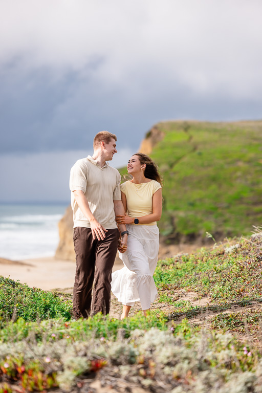 sunny engagement photos along the beach