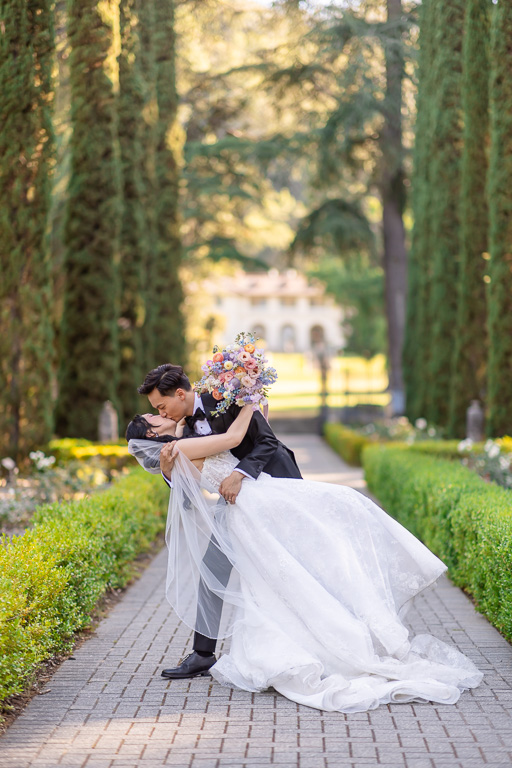 dip & kiss in the garden path