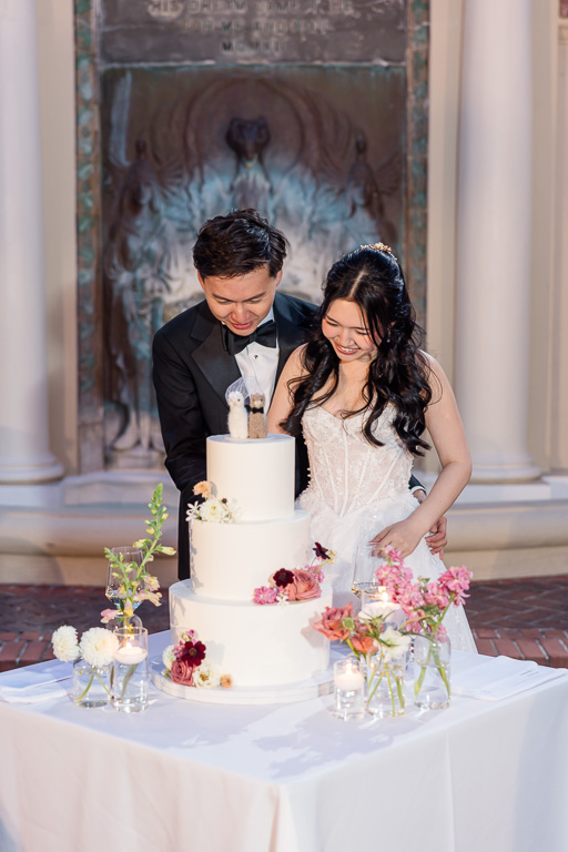 wedding cake cutting