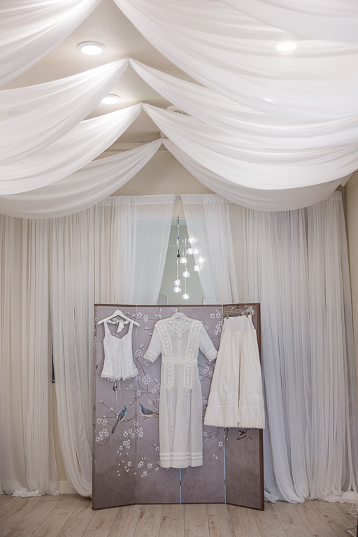 bride's attire