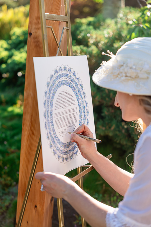 bride signing the Ketubah
