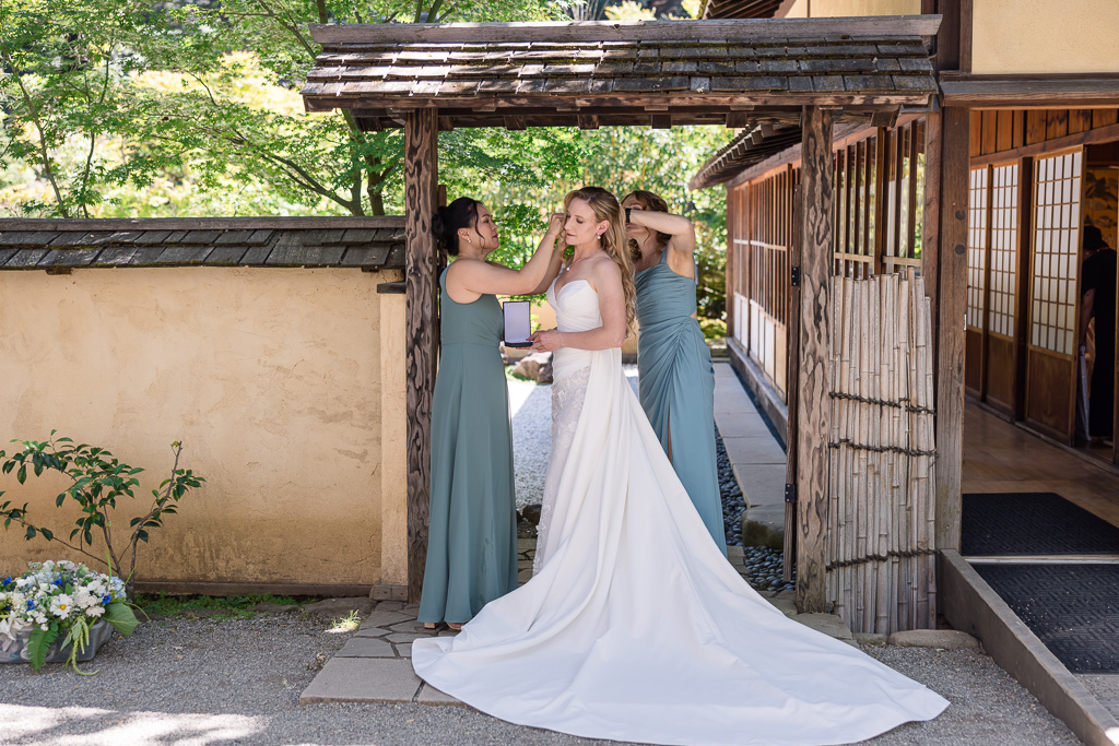 bridesmaids prepping the bride's hair