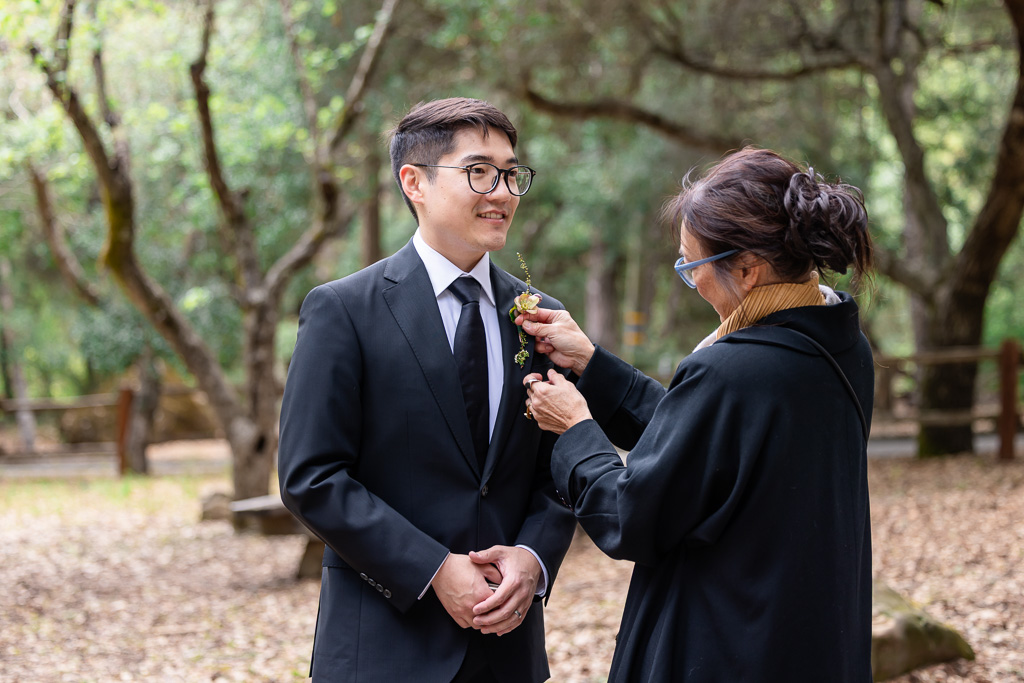 groom getting his boutonniere pinned