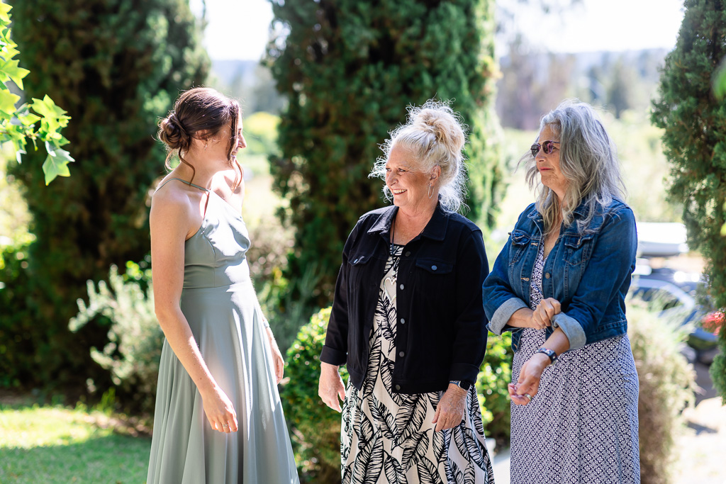 guests arriving at the wedding