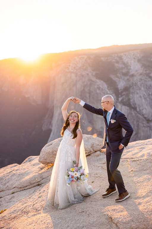 newlyweds dancing at Taft Point