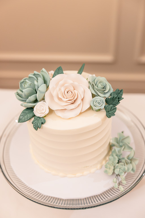 cake with flower design