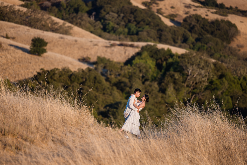 engagement photo shoot on hiking trail